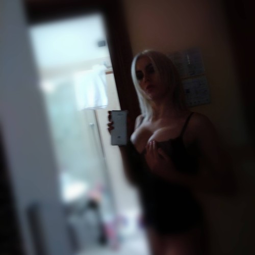 Cat17   , , la modella Cat17  per incontri e chat  online. Foto, videochat, gallery e status online